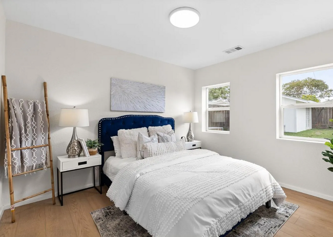 1039 Inverness Dr in San Carlos, CA - Building Photo - Building Photo