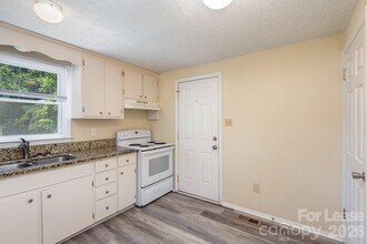 3131 Vestal Pl in Charlotte, NC - Building Photo - Building Photo