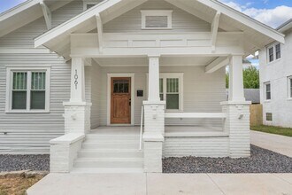 1061 S Roanoke Ave in Springfield, MO - Building Photo - Building Photo