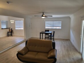 8856 Casaba Ave in Winnetka, CA - Building Photo - Building Photo