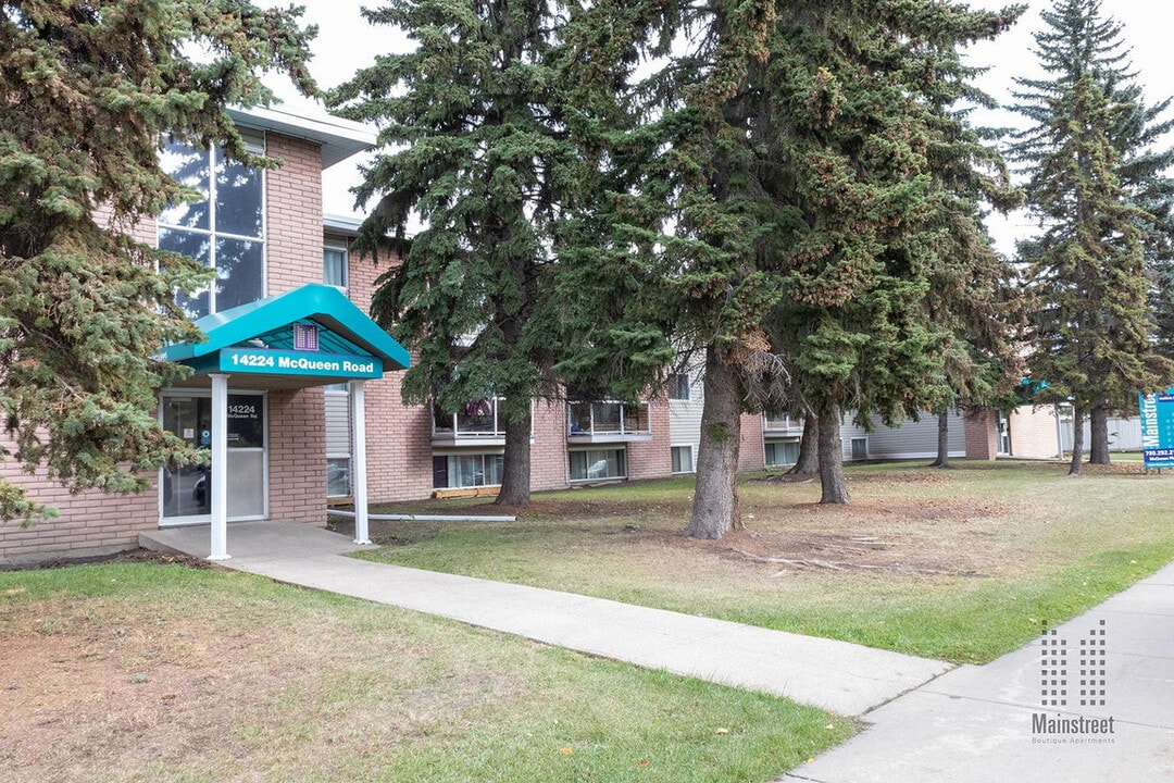 McQueen Place in Edmonton, AB - Building Photo