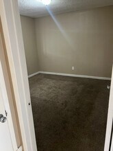 2501 Bishop Dr in Bakersfield, CA - Building Photo - Building Photo