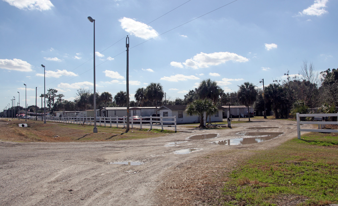 4230 State Road 60 W in Mulberry, FL - Building Photo