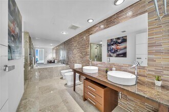 495 Brickell Ave, Unit 5302 in Miami, FL - Building Photo - Building Photo