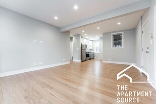 1929 W Winona St, Unit 1F in Chicago, IL - Building Photo