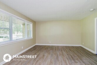 2215 Cavalier Dr in Louisville, KY - Foto de edificio - Building Photo