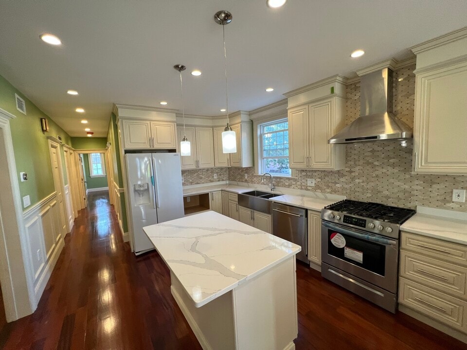 33 Robinson St, Unit 1 in Boston, MA - Building Photo