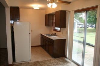 H & T Apartments in Springfield, MO - Building Photo - Interior Photo