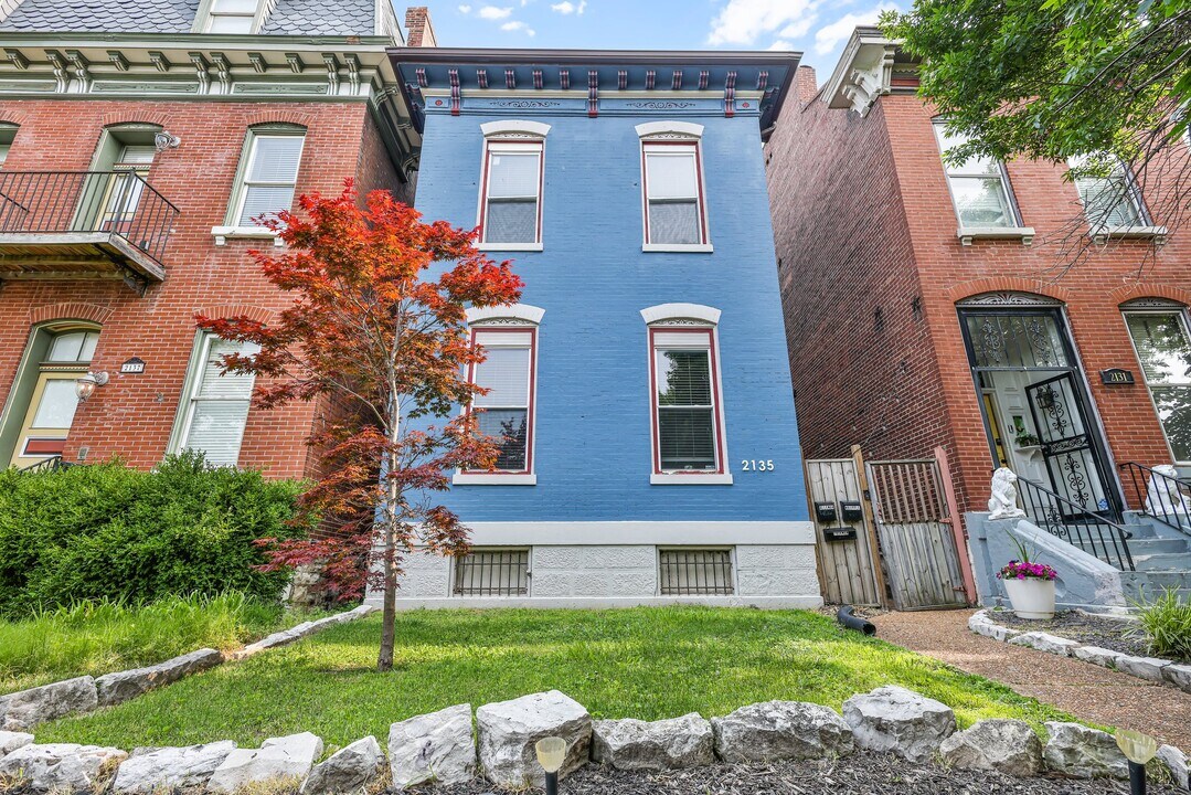 2135 Sidney St in St. Louis, MO - Foto de edificio