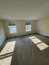 33 Pine St in Burlington, VT - Foto de edificio - Building Photo