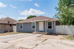 15 E St John Dr in Pharr, TX - Building Photo