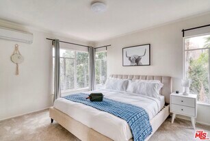 8420 1/2 Fountain Ave in West Hollywood, CA - Building Photo