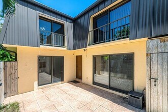 2453 Waterside Dr in Lake Worth Beach, FL - Building Photo - Building Photo