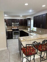 1655 27th Ave in Vero Beach, FL - Foto de edificio - Building Photo