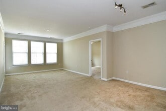 2105 N Glebe Rd in Arlington, VA - Foto de edificio - Building Photo