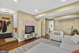 5429 Quest Ct in Woodbridge, VA - Building Photo