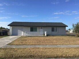 7195 Arab Ct in North Port, FL - Building Photo