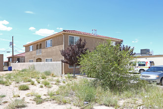 1909 Wilmoore Dr SE in Albuquerque, NM - Building Photo - Building Photo