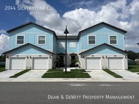 2044 Silverstone Cir in Clearwater, FL - Building Photo