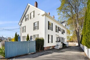 4 Greenleaf St, Unit B in Newburyport, MA - Building Photo