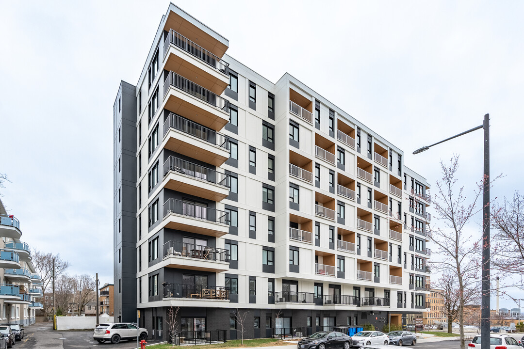 1005 Sainte Foy Ch in Québec, QC - Building Photo