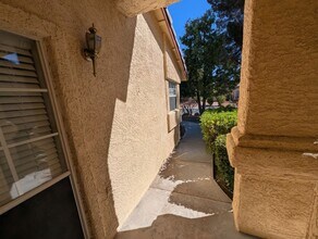 5117 Kingsbridge in Las Vegas, NV - Building Photo - Building Photo