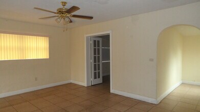 700 N 70th Ave in Hollywood, FL - Building Photo - Building Photo