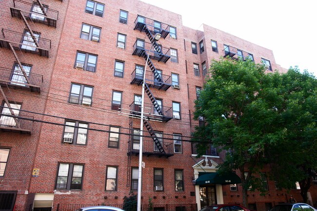 14343 41st Ave in Flushing, NY - Foto de edificio - Building Photo