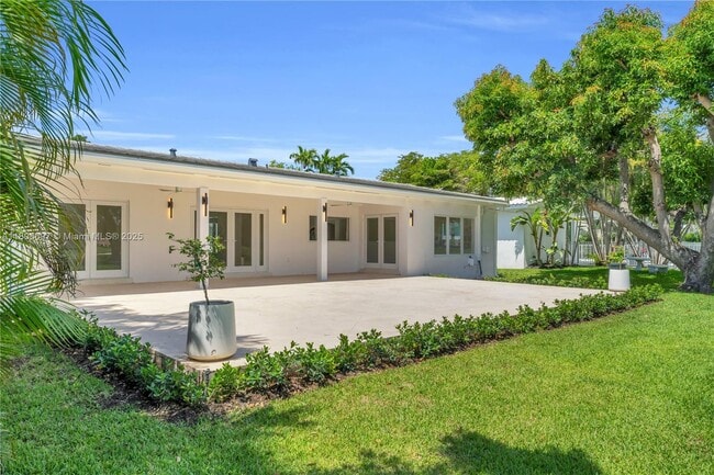property at 1315 Campo Sano Ave