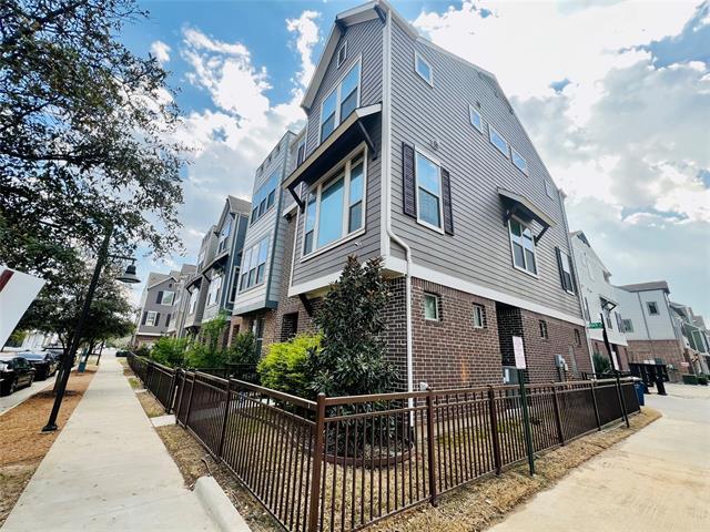 2752 Flowering Peach Ln in Dallas, TX - Building Photo - Building Photo