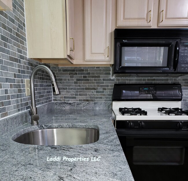 86 Beacon St, Unit 4 in Lawrence, MA - Building Photo - Building Photo