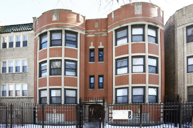 8205 S Drexel in Chicago, IL - Building Photo - Building Photo