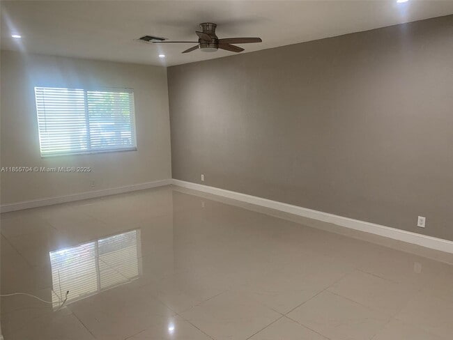 4060 NW 110th Ave in Coral Springs, FL - Building Photo - Building Photo