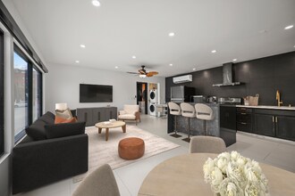 1139 Bellevue Ave in Los Angeles, CA - Foto de edificio - Building Photo