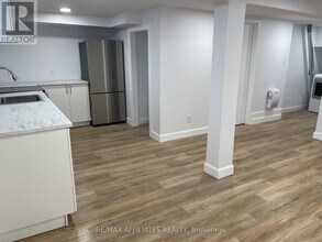 2145 Westbourne Ave in Ottawa, ON - Building Photo - Building Photo