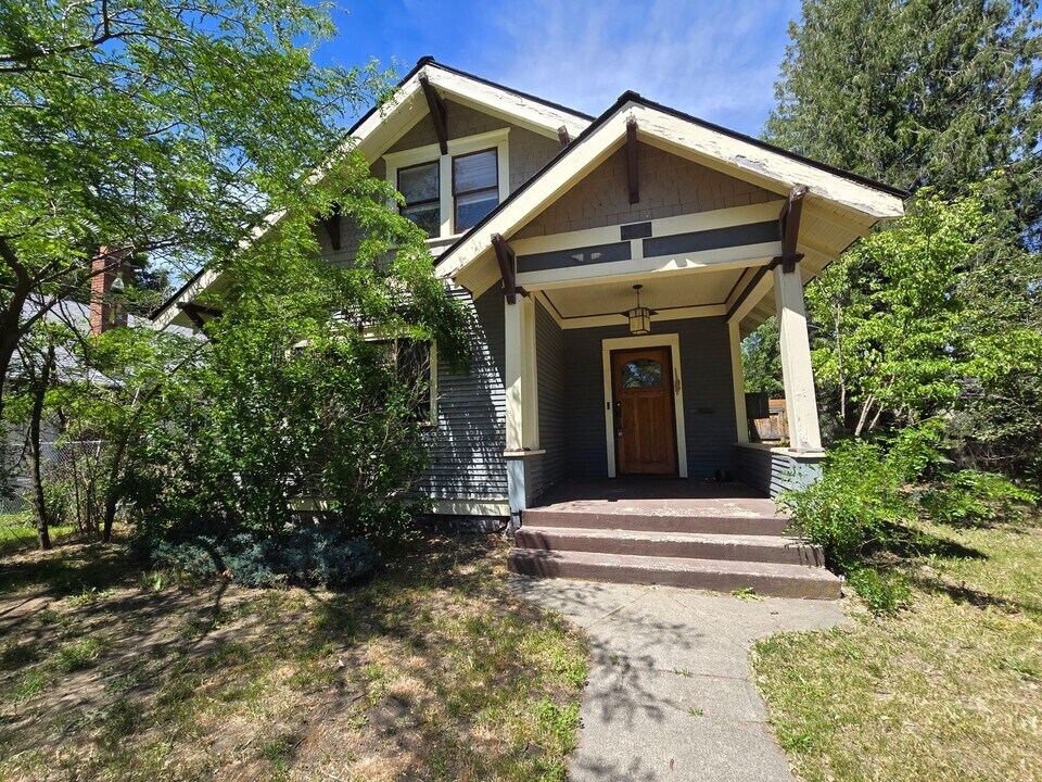 620 W Providence Ave in Spokane, WA - Building Photo