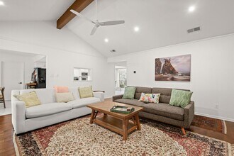 12101 Carmel Park Ln in Austin, TX - Building Photo - Building Photo