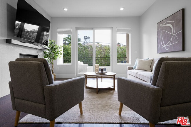 1318 S Roxbury Dr in Los Angeles, CA - Building Photo - Building Photo