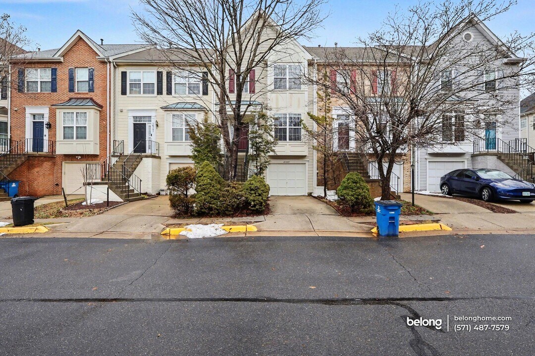 14789 Truitt Farm Dr in Centreville, VA - Foto de edificio