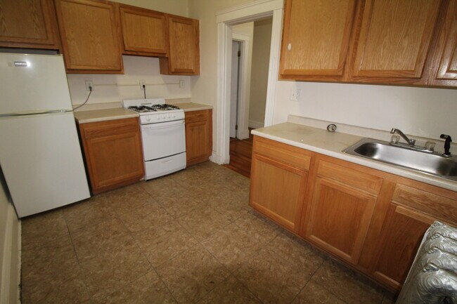 1379 Commonwealth Ave, Unit 5 in Boston, MA - Building Photo - Building Photo
