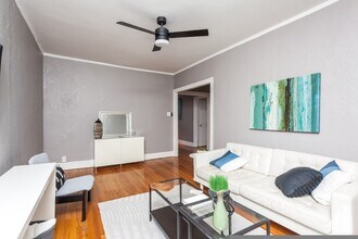 633 W Cornelia Ave, Unit # 02W in Chicago, IL - Building Photo - Building Photo
