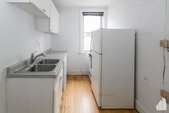 1910 W Winnemac Ave, Unit 1906-2 in Chicago, IL - Building Photo - Building Photo