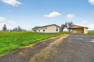 6720 SW Minter Bridge Rd in Hillsboro, OR - Building Photo - Building Photo