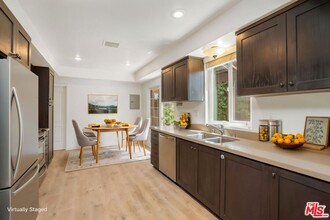 3460 Redwood Ave in Los Angeles, CA - Foto de edificio - Building Photo