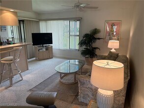 5625 Trailwinds Dr in Ft. Myers, FL - Building Photo - Building Photo