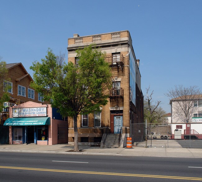 1163 Broad St in Newark, NJ - Foto de edificio - Building Photo