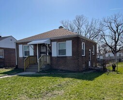 2162 Vermont St in Gary, IN - Building Photo