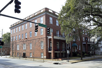 101 W Oglethorpe Ave in Savannah, GA - Building Photo - Building Photo