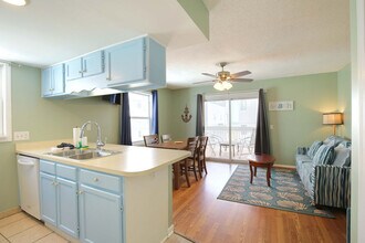 608 Carolina Beach Ave S, Unit SI ID1302670P in Carolina Beach, NC - Foto de edificio - Building Photo