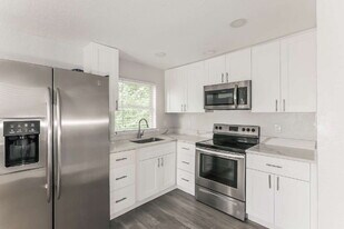 1770 17th St S in St. Petersburg, FL - Building Photo